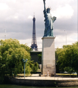 フランス・パリの自由の女神像